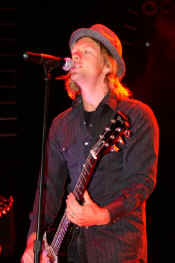 switchfoot (11).JPG (33139 bytes)