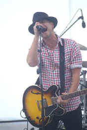 needtobreathe (19).JPG (33925 bytes)