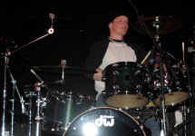 munozdrummer.jpg (158909 bytes)