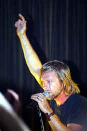 switchfoot20.jpg (25487 bytes)