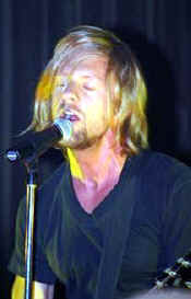 switchfoot22.jpg (19316 bytes)